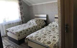 Мини-отель U Maksa Солочин Двухместный номер с 2 отдельными кроватями и собственной ванной комнатой-1